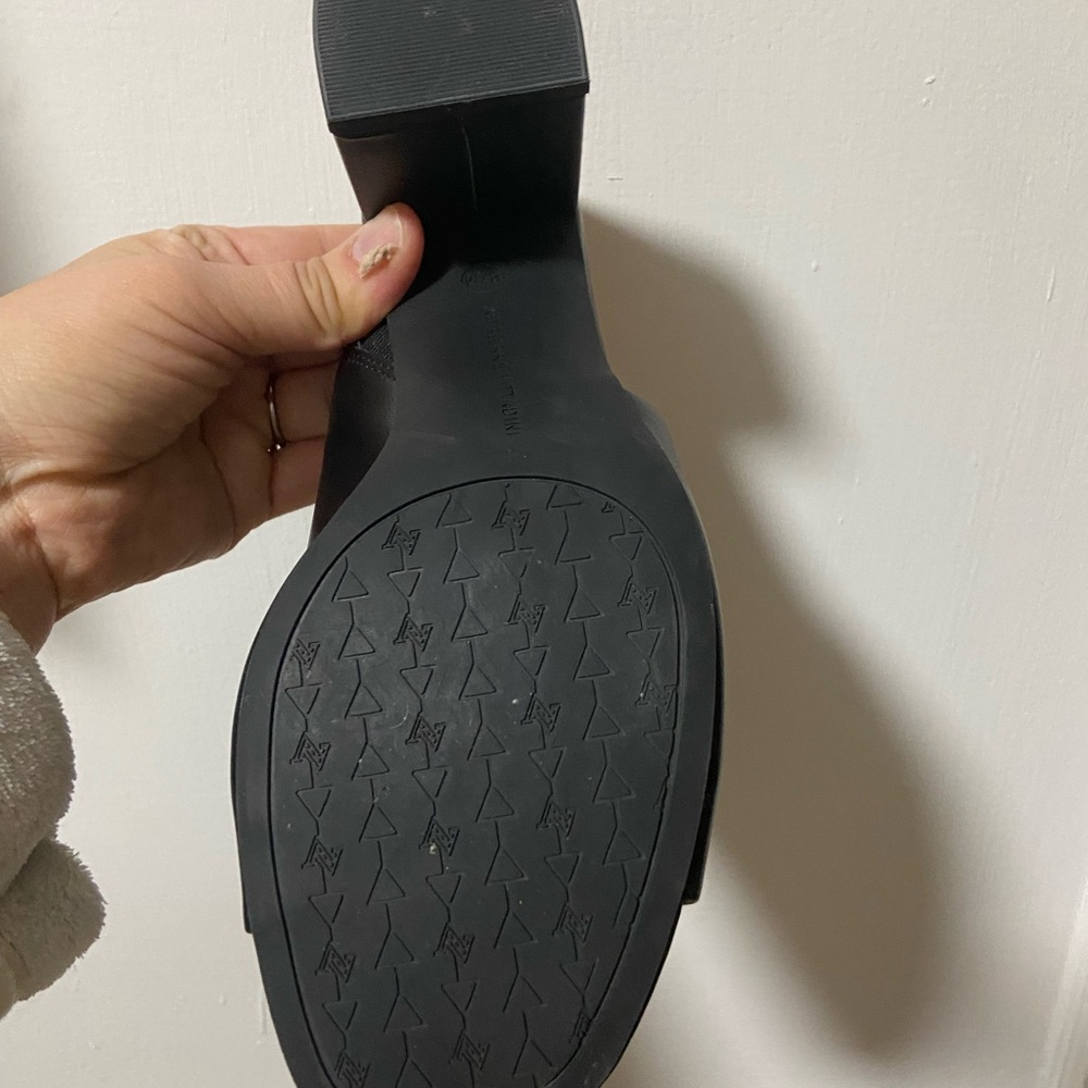 Adrienne Vittadini Black Women's Slide Sandals - Picture 4 of 8